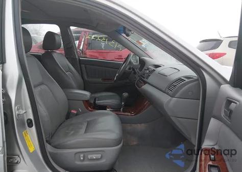 2005 Toyota Camry Xle V6 z USA, uszkodzony, nr VIN 4T1BF30K75U084307